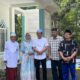 Rektor Unja (tengah) merayakan Idul Adha 1445 H bersama civitas akademika di lingkungan Unja (ist)