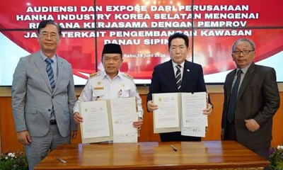 Penandatanganan perjanjian kerjasama Gubernur Al Haris dan CEO HANHA Industry, Kim Jeong Sil. (ist)
