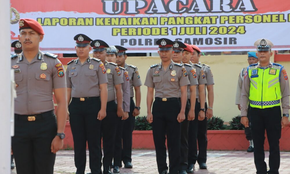 Belasan personel Polres Samosir mendapatkan promosi berupa kenaikan pangkat. (ist)