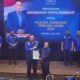 Ketua Umum Demokrat, Agus Yudhoyono saat memberikan surat dukungan resmi kepada Al Haris. (ist)