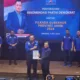Ketua Umum Demokrat, Agus Yudhoyono saat memberikan surat dukungan resmi kepada Al Haris. (ist)