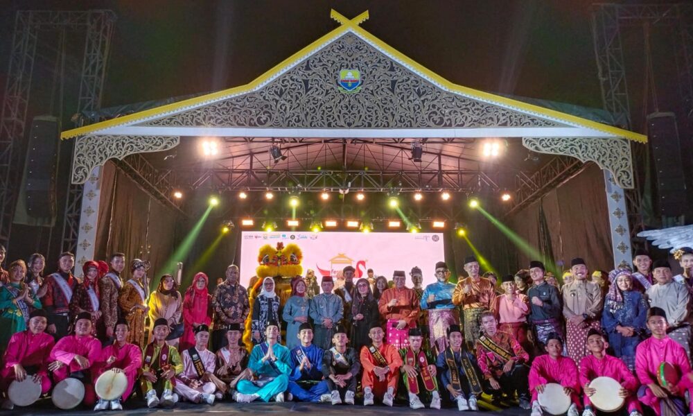 Foto bersama peserta festival dengan Gubernur Jambi (DETAIL/Jorgi)