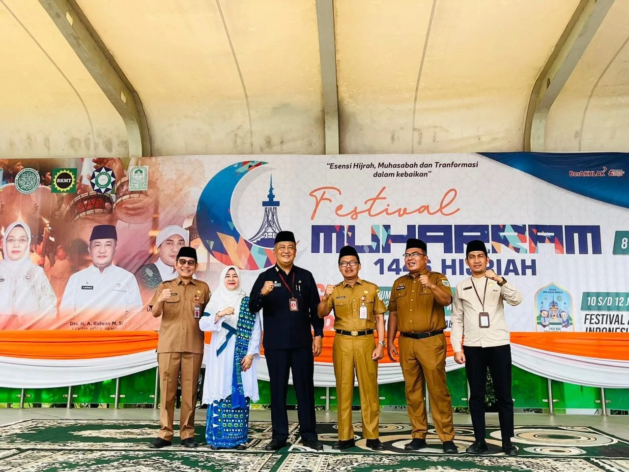 Foto bersama usai pembukaan acara festival (DETAIL/Jorgi)