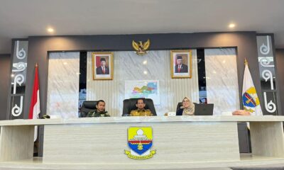 Pimpinan rapat dalam forum di JDAC Kantor Gubernur Jambi (DETAIL/Jorgi)