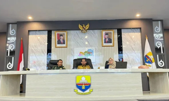 Pimpinan rapat dalam forum di JDAC Kantor Gubernur Jambi (DETAIL/Jorgi)