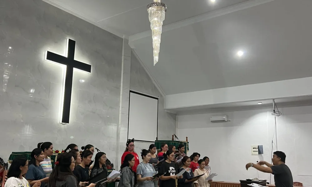 Salah satu nomor lomba yang akan diikuti, Paduan Suara Wanita Dewasa. Sedang berlatih. (ist)