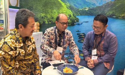 Menteri Kelautan & Perikanan, Sakti Wahyu Trenggono (pertama dari kiri) mengunjungi stan Regal Springs Indonesia di acara Asian-Pacific Aquaculture. (ist)
