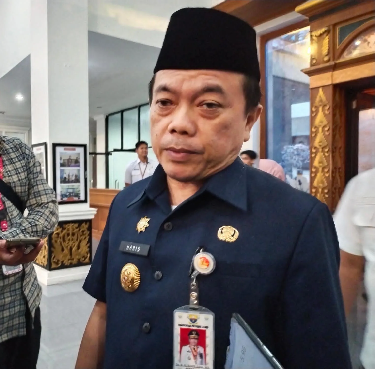 Gubernur Al Haris saat diwawancarai (DETAIL/Jorgi)