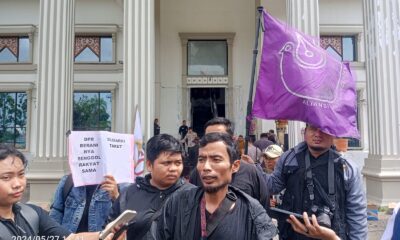 AJI Jambi saat aksi Tolak RUU Penyiaran di DPRD Provinsi Jambi beberapa waktu lalu. (DETAIL/Juan)