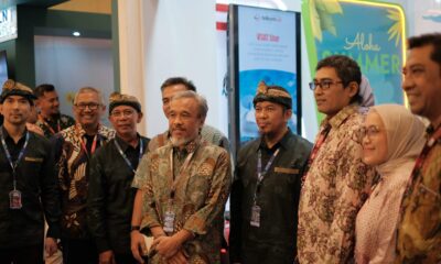 Pejabat SKK Migas mengunjungi booth Telkom di sela-sela pelaksanaan acara raker SKK Migas di Denpasar, Bali, belum lama ini. (ist)