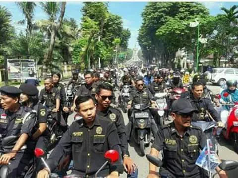 Rombongan IPB saat berkonvoi. (ist)