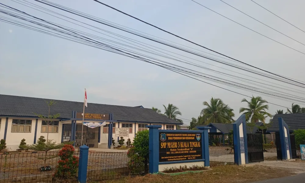 SMP Negeri 3 Kualatungkal, salah satu yang mendapat proyek rehabilitasi dan renovasi. (DETAIL/ist)