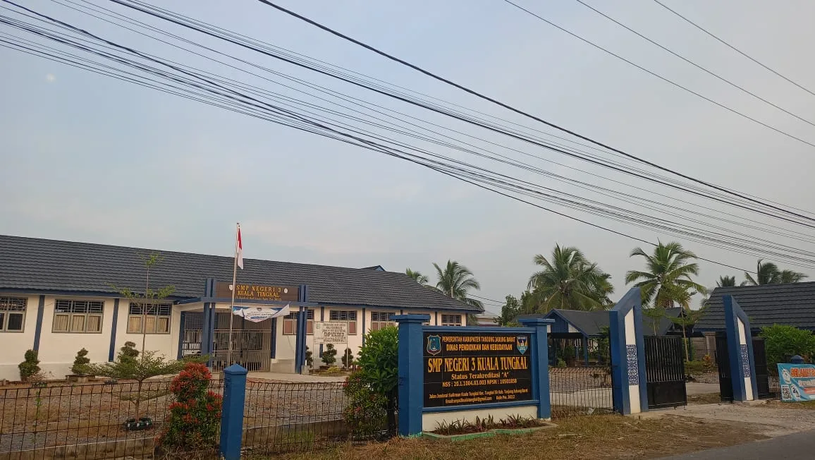 SMP Negeri 3 Kualatungkal, salah satu yang mendapat proyek rehabilitasi dan renovasi. (DETAIL/ist)