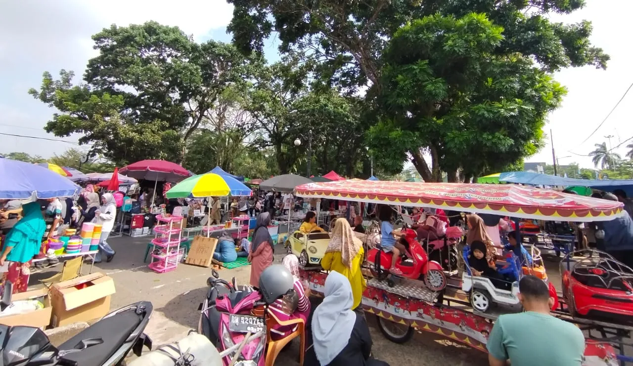 Suasana gebyar UMKM di depan halaman kantor Gubernur Jambi (DETAIL/Jorgi)