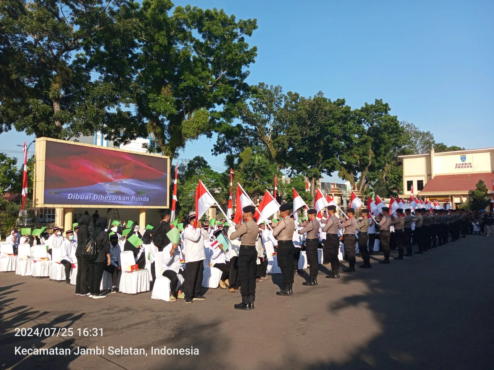 Proses baiat penghormatan bendera merah putih. (DETAIL/Juan)