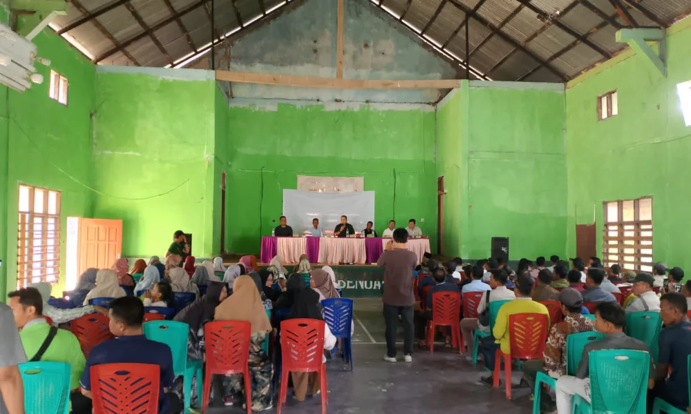 Anggota DPD RI M Syukur saat reses di Desa Tanjung Benuang Kecamatan Pamenang Selatan.(DETAIL/Daryanto)