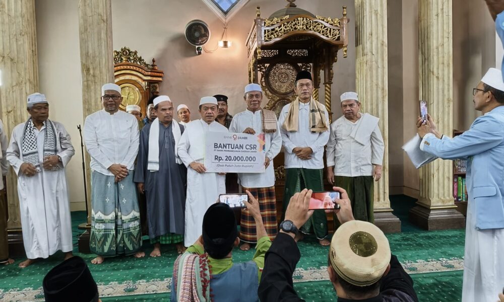 Gubernur Jambi, Al Haris bersafari di Masjid Asy Syuhada. (DETAIL/ist)