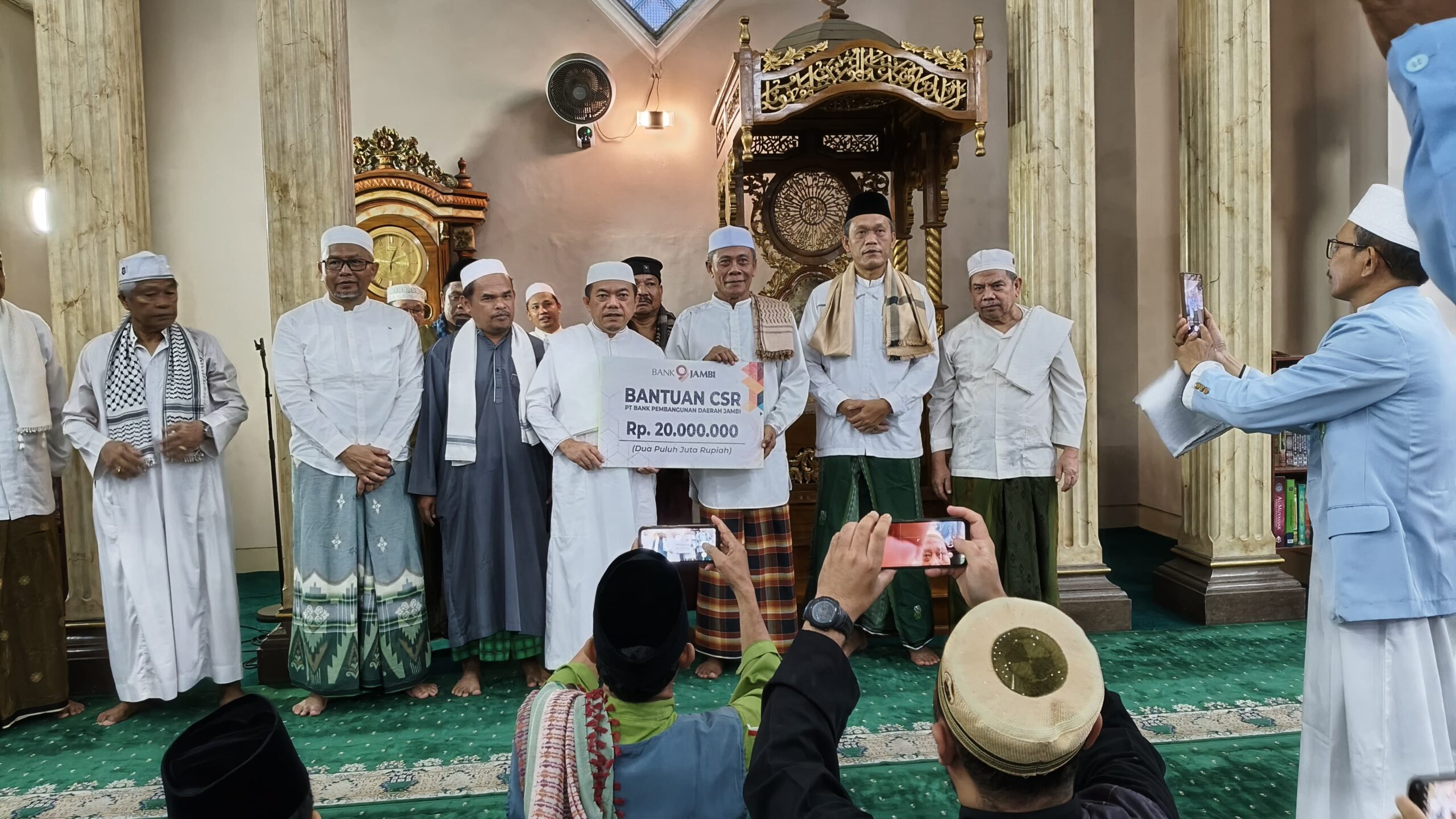 Gubernur Jambi, Al Haris bersafari di Masjid Asy Syuhada. (DETAIL/ist)