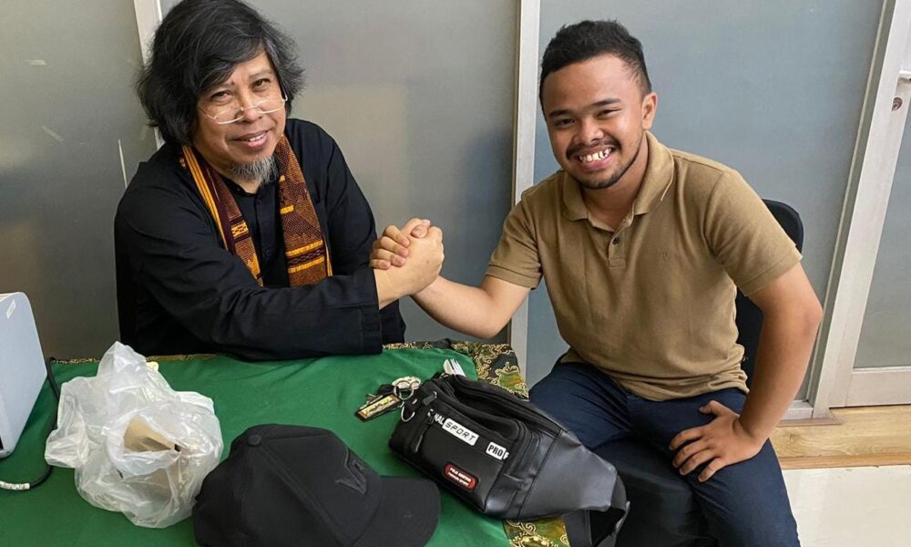 Pamong Budaya Ahli Madya Kemendikbudristek RI, Julianus Limbeng, saat diwawancarai wartawan DETAIL.ID. (DETAIL/Jorgi)