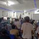 Masyarakat dan sejumlah perangkat Desa Muara Kilis rapat di Aula. (DETAIL/ist)