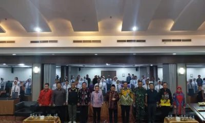Foto bersama Gubernur Jambi beserta jajaran dengan pemuda pemudi Paskibraka (DETAIL/Jorgi)