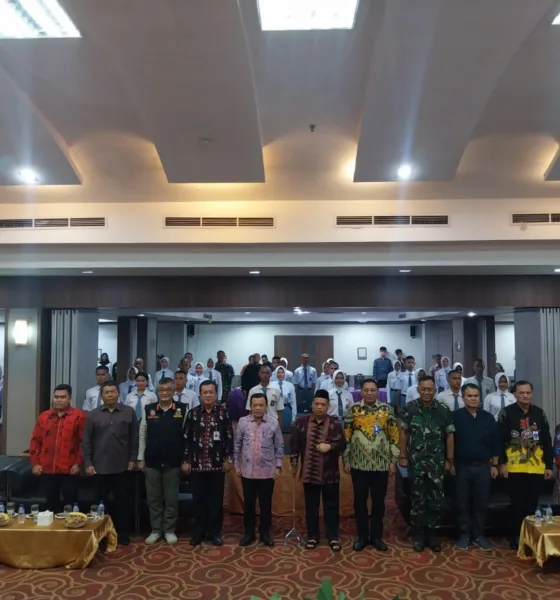 Foto bersama Gubernur Jambi beserta jajaran dengan pemuda pemudi Paskibraka (DETAIL/Jorgi)
