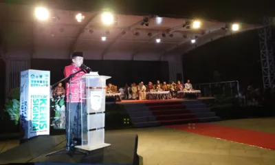 Gubernur Al Haris menyampaikan pidatonya pada acara malam puncak Kenduri Swarnabumi Jambi (DETAIL/Jorgi)