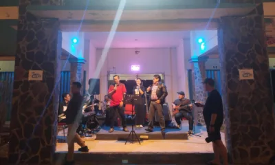 Live music Alam Barajo night cafe. (DETAIL/Jorgi)