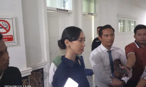 Rahma Asy Syifa bersama Kuasa Hukumnya Ilham Kurniawan Dartias. (DETAIL/Juan)