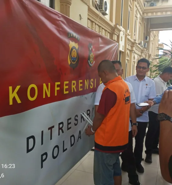 Pelaku RA saat ungkap kasus. (DETAIL/Juan)