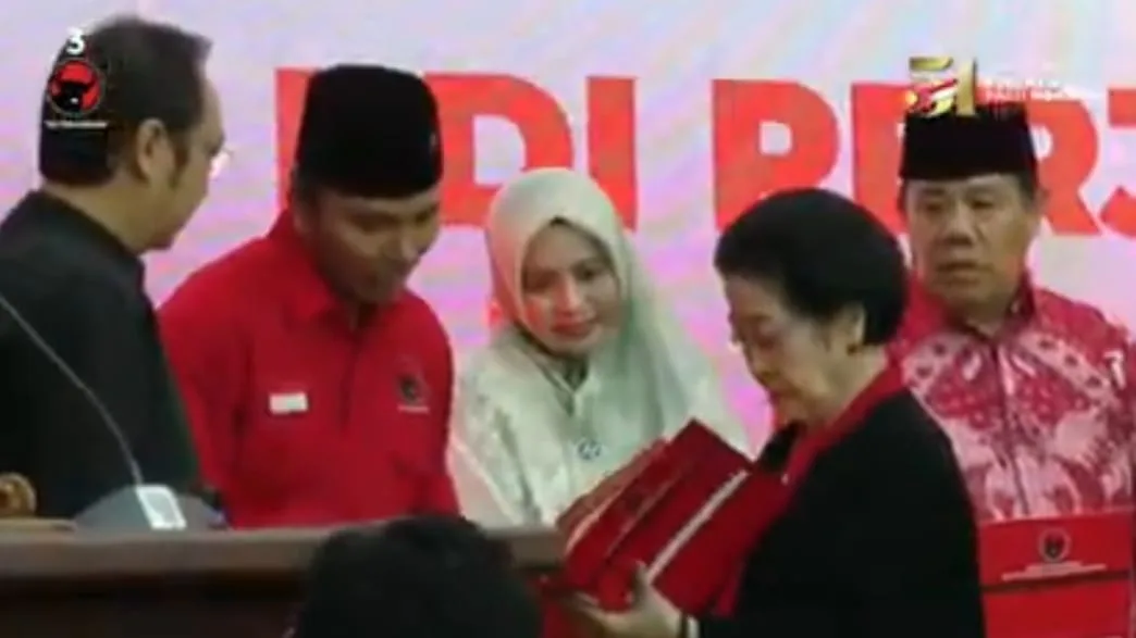 Ketua DPD PDIP Provinsi Jambi, Edi Purwanto saat bertemu dengan Megawati Soekarno Putri beberapa waktu lalu. (ist)