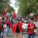 Para demonstran saat beriringan menuju kantor DPRD Provinsi Jambi (DETAIL/Jorgi)