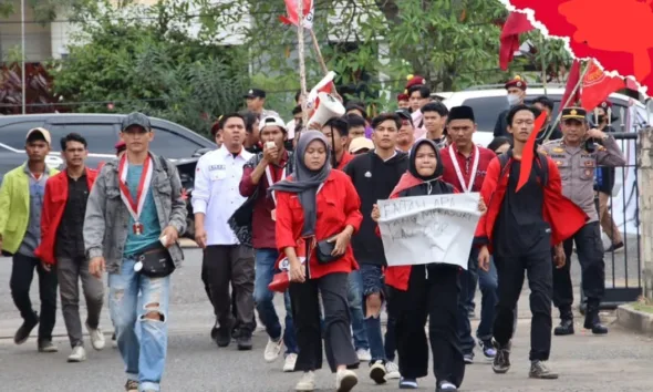 GMNI Jambi dan organisasi lainnya saat aksi unjuk rasa (ist)