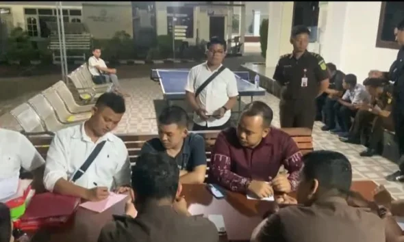 Penyerahan tersangka dan barang bukti kepada Jaksa. (ist)