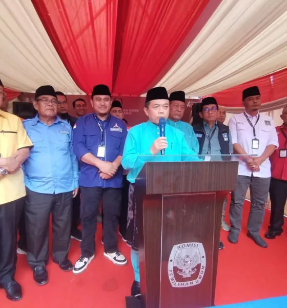 Gubernur Al Haris saat konferensi pers (DETAIL/Jorgi)