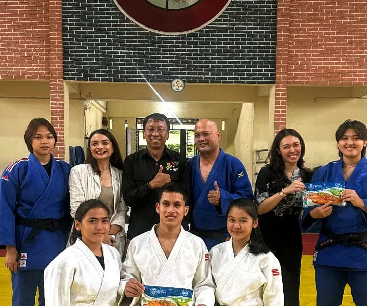 Pihak Regal Springs Indonesia mendukung pelaksanaan PON XXI Aceh - Sumut 2024 sekaligus menyuplai filet ikan tilapia bagi atlet judo Sumut yang tergabung dalam PJSI Sumut. (ist)