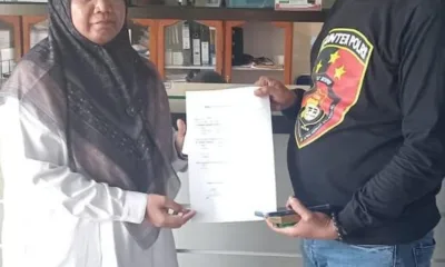 Salah satu warga Tempino, Donal saat membuat laporan pengaduan ke DLH Provinsi Jambi. (koleksi pribadi)