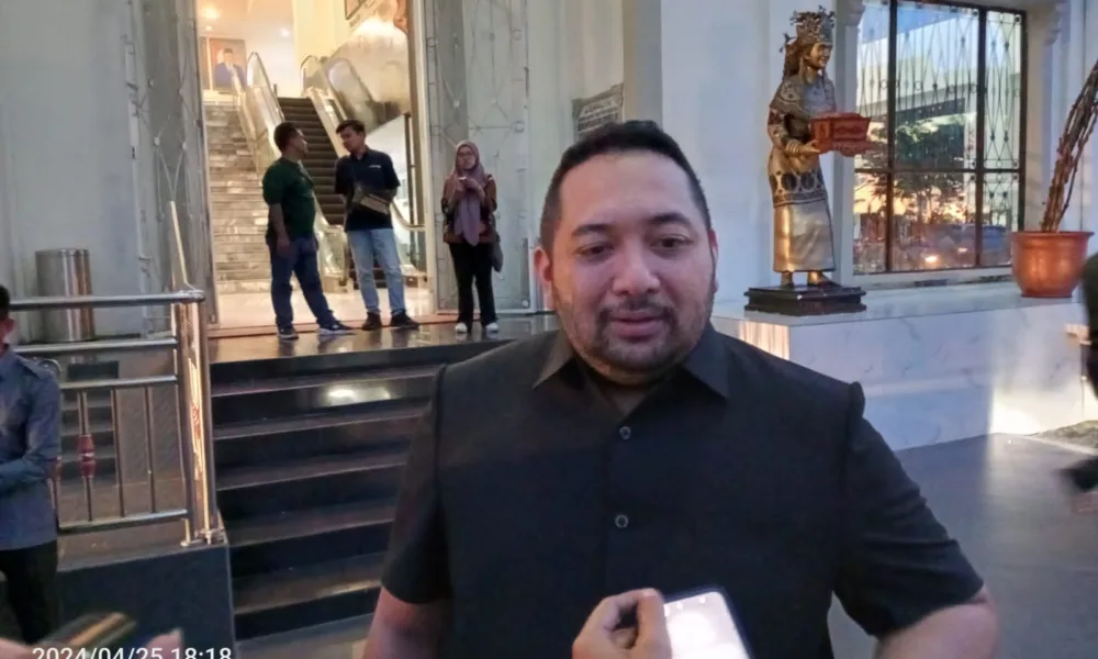 Terlapor dalam sidang BK DPRD Provinsi Jambi Pinto Jayanegara. (DETAIL/Juan)