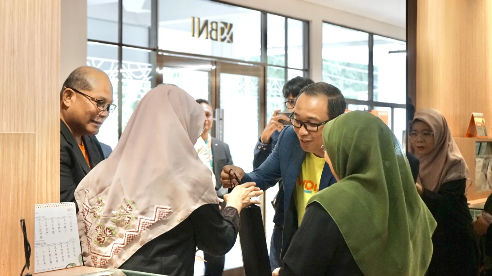 BNI Kanwil 01 Medan juga melakukan berbagai kegiatan positif terkait Hari Pelanggan Nasional (Harpelnas) 2024 sekaligus memperkenalkan konsep New Look New Image. (ist)