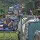 Truk batu bara bikin macet jalan umum di Provinsi Jambi pada rentang 2023 lalu. (ist)