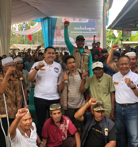 Pasangan SUKA di antara ribuan timsesnya. (DETAIL/ist)