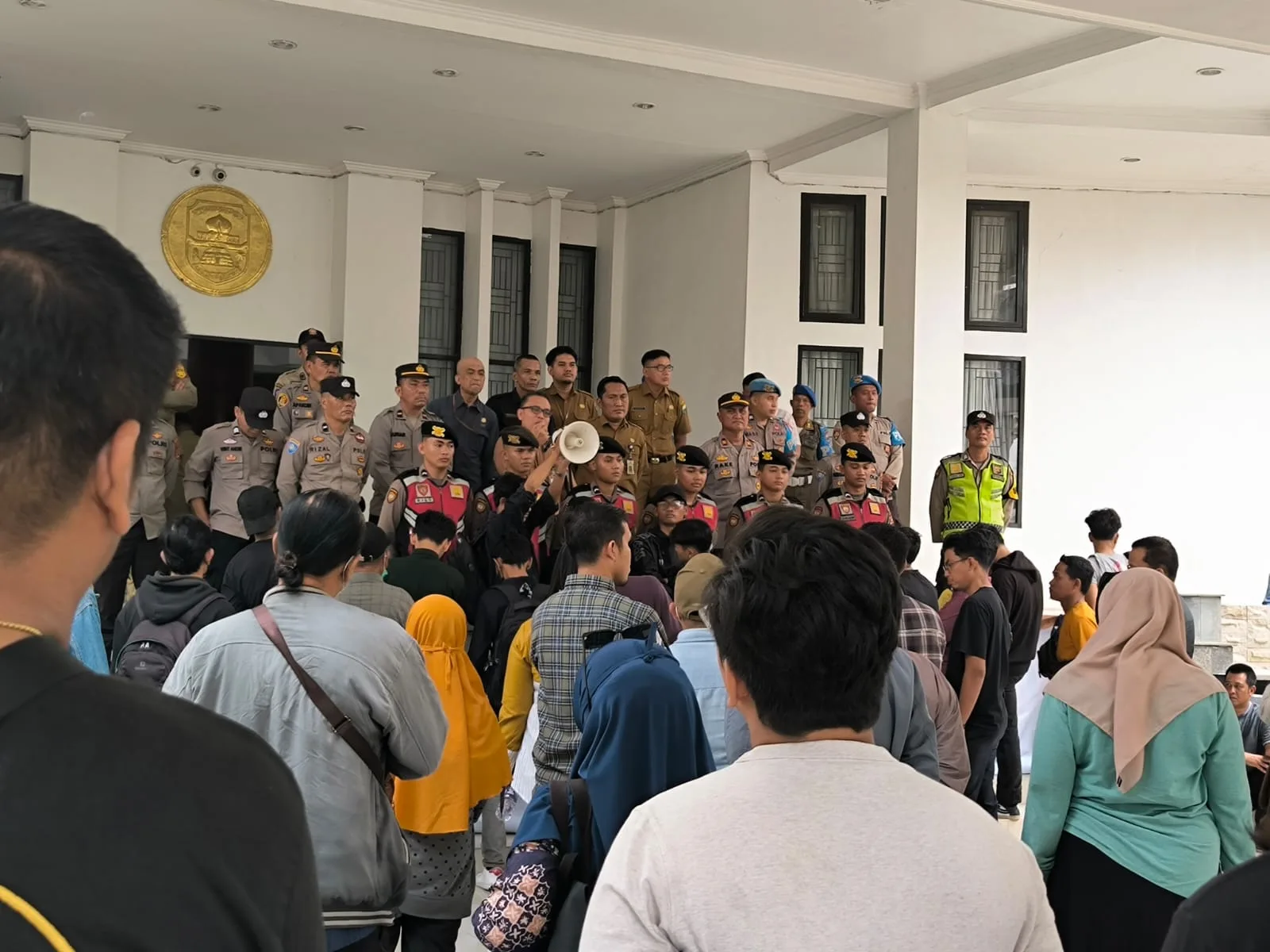 Massa aksi Anggota Koperasi Produsen Fajar Pagi Desa Betung. (ist)