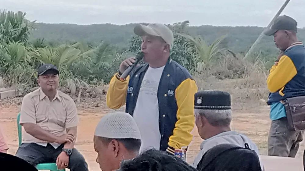 Dinar, Ketua PAC Gerindra VII Koto Ilir yang mengalihkan dukungan ke pasangan Agus Rubiyanto - Nazar Efendi. (ist)