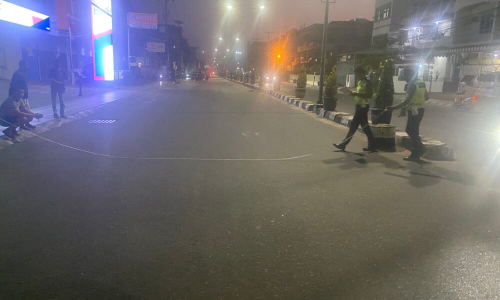 Personil Satlantas Polresta Jambi saat olah TKP. (ist)