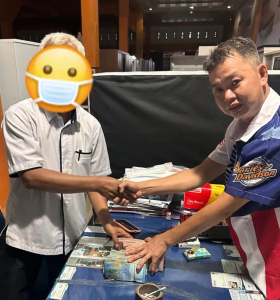 Korban Hendi Tekun saat menerima uang dari Epi dan diduga uang ratusan juta tersebut dari mantan Pj Bupati Merangin, Mukti Said. (DETAIL/ist)