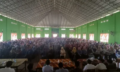 Ribuan timses pasangan SUKA usai dikukuhkan di Gedung Serbaguna Desa Tambang Emas. (DETAIL/Daryanto)