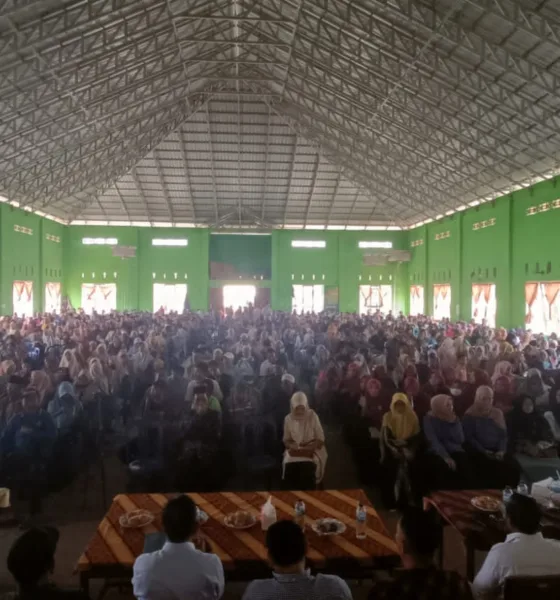 Ribuan timses pasangan SUKA usai dikukuhkan di Gedung Serbaguna Desa Tambang Emas. (DETAIL/Daryanto)