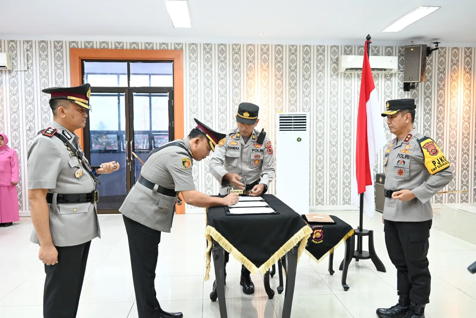Proses Sertijab Kapolres Tanjabtim dan Kapolres Muarojambi. (ist)