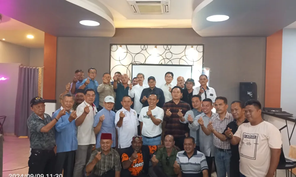 Maulana bersama sejumlah pihak LSM, Asosiasi, dan Media. (DETAIL/Juan)