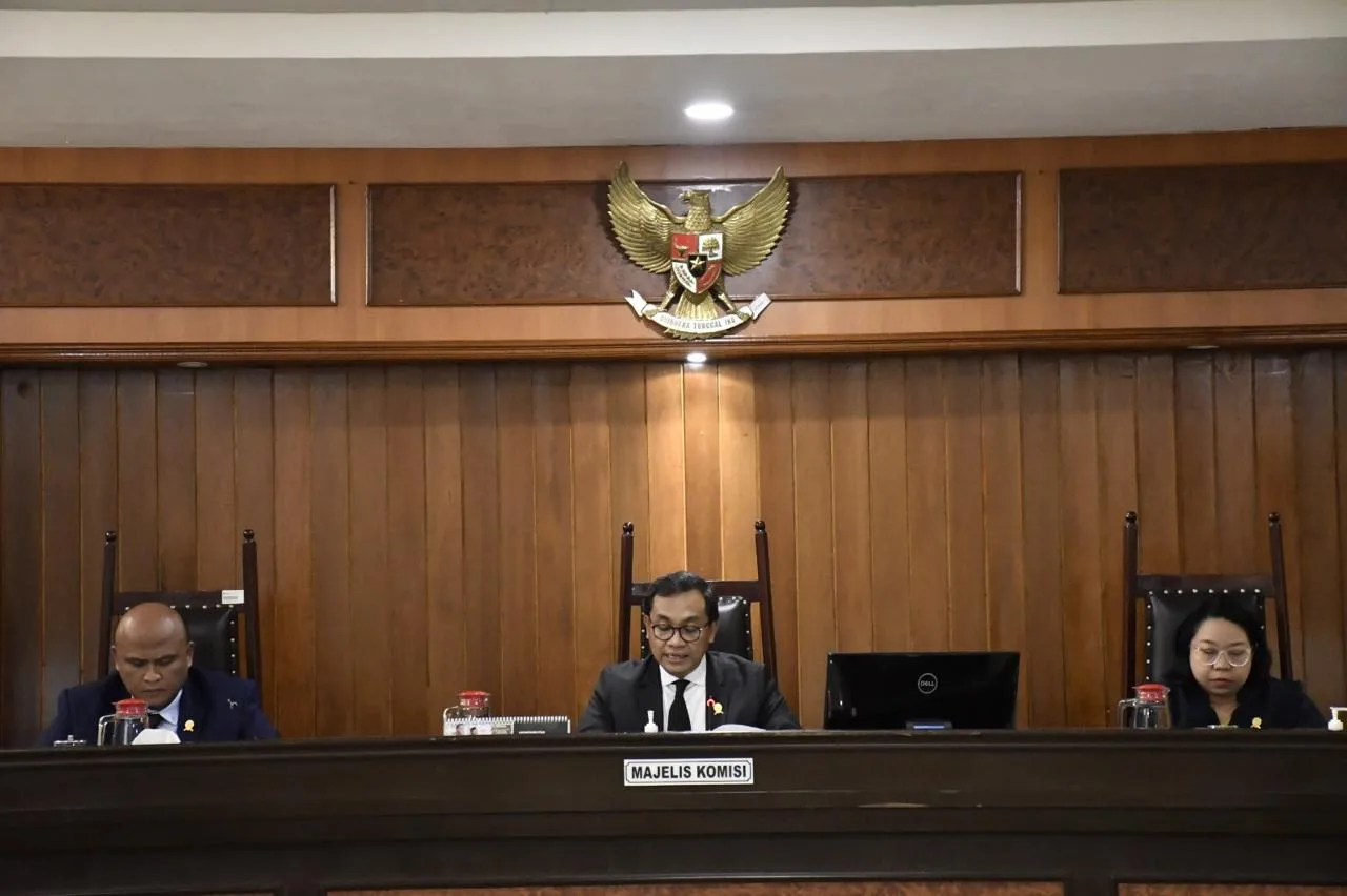 Majelis KPPU memberikan keputusan terkait harga penyediaan jasa depo peti kemas di Pelabuhan Panjang, Lampung. (ist)